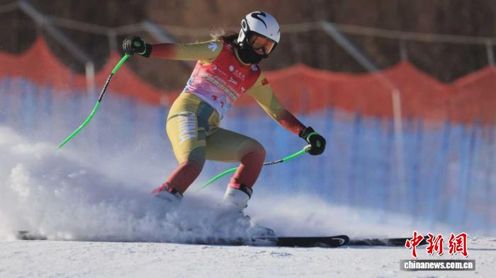 内蒙古喀喇沁旗见证2025—2026全国高山滑雪锦标赛