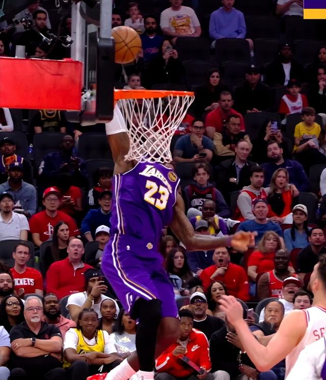 勒布朗砍下30分创历史最年长纪录 湖人逆转火箭