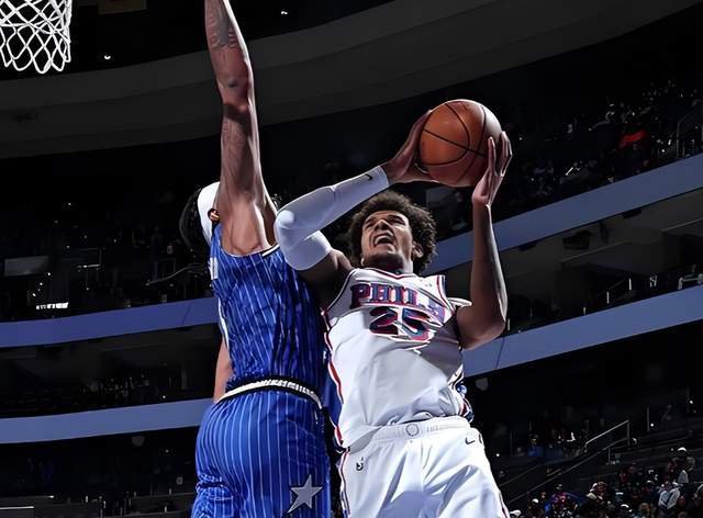 76人击败魔术挺进季后赛 鲍尔受罚引热议