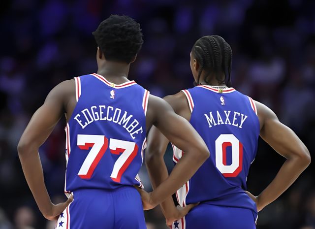 76人击败魔术挺进季后赛 鲍尔受罚引热议