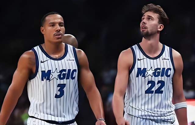 76人击败魔术挺进季后赛 鲍尔受罚引热议