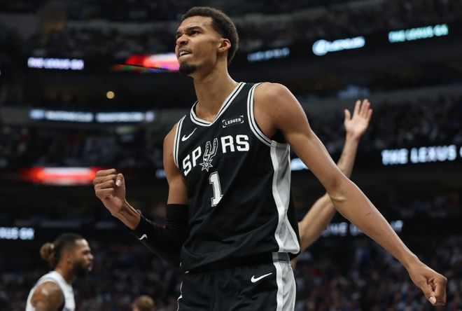 22岁文班亚马横扫最佳防守球员奖创历史纪录