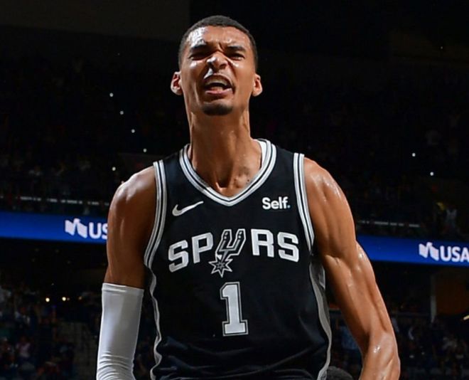 22岁文班亚马横扫最佳防守球员奖创历史纪录