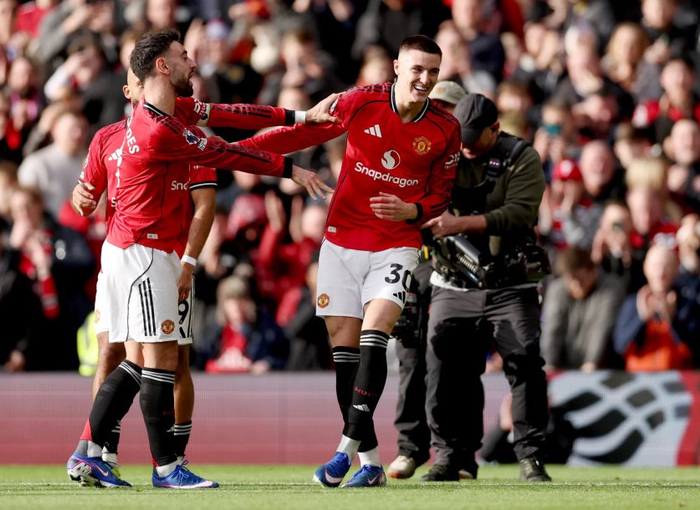 意甲双雄鏖战难分胜负 切尔西逆转曼联马竞双杀