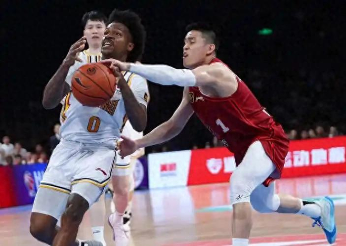 CBA季后赛外援名单调整引连锁反应