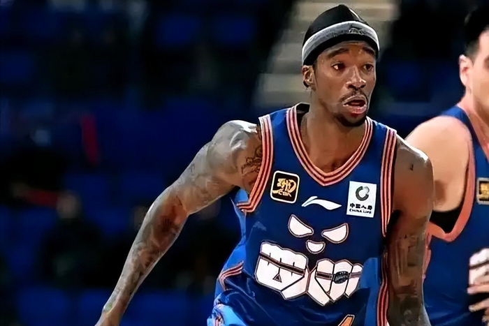 CBA季后赛外援名单调整引连锁反应